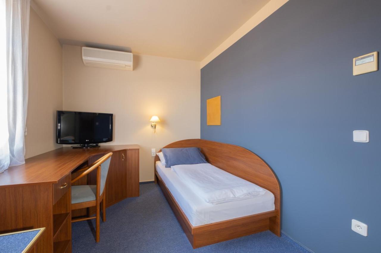 Hotel Могелнице Экстерьер фото