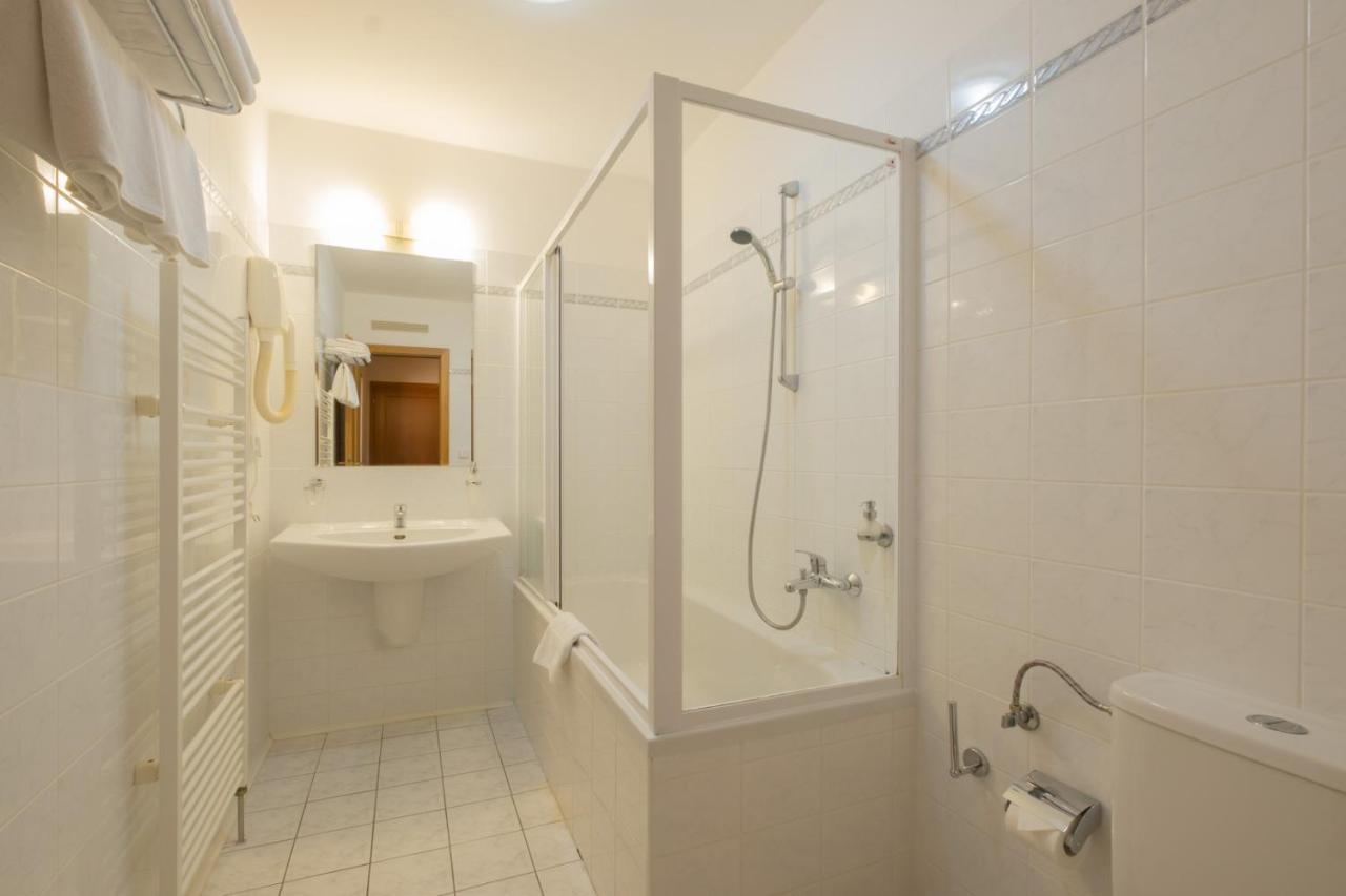 Hotel Могелнице Экстерьер фото